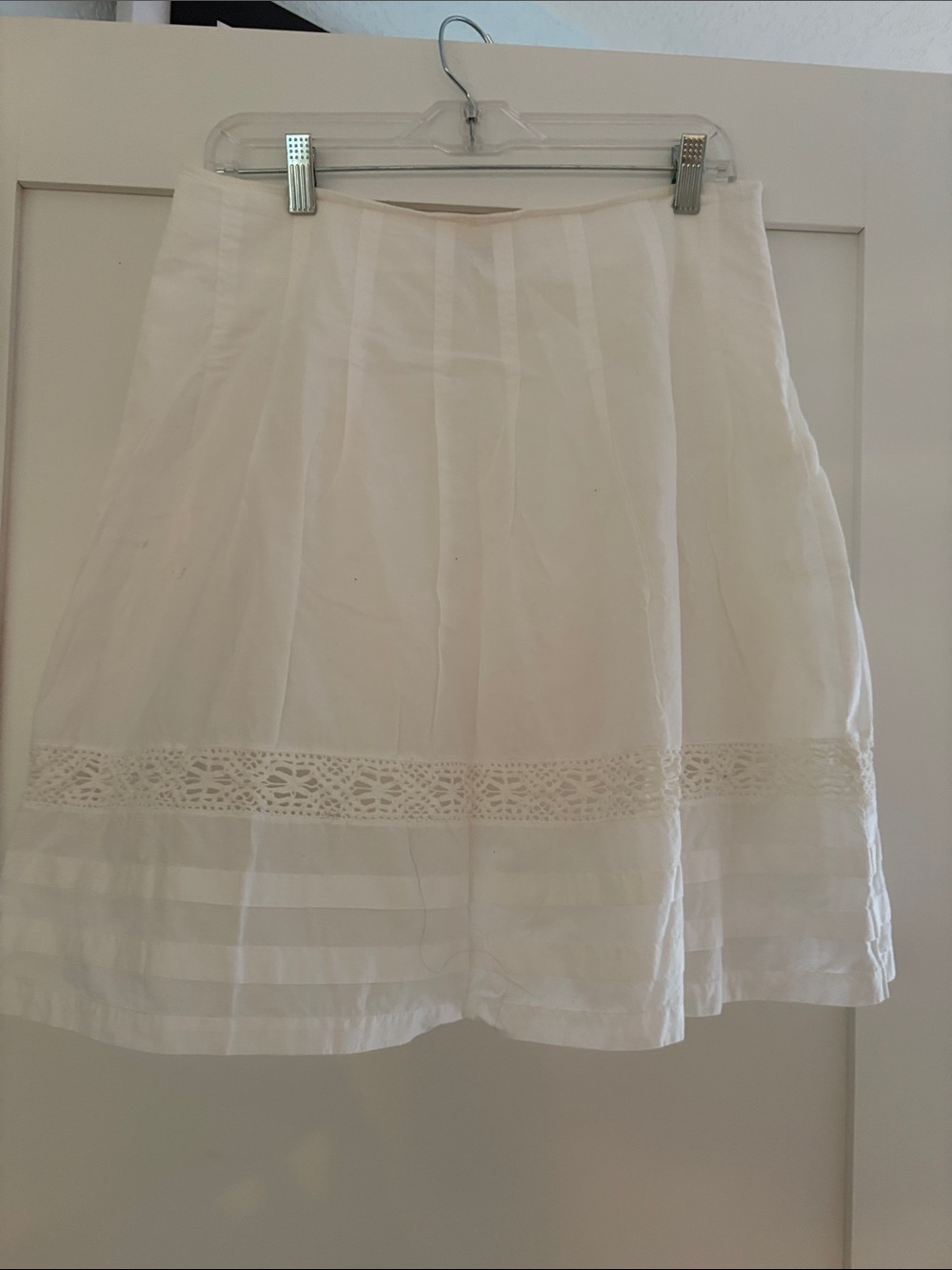 BCBGMaxAzria White A-Line Skirt with Crochet Trim Sz S